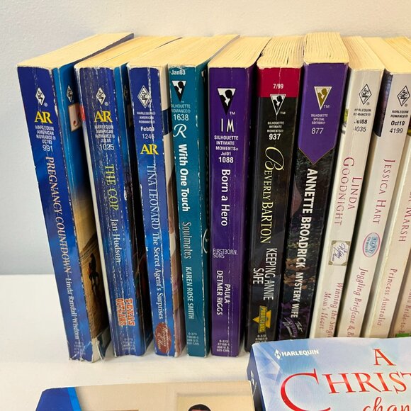 Lot of 21 Paperback Harlequin Romance Novels - Good condition! - Picture 2 of 7